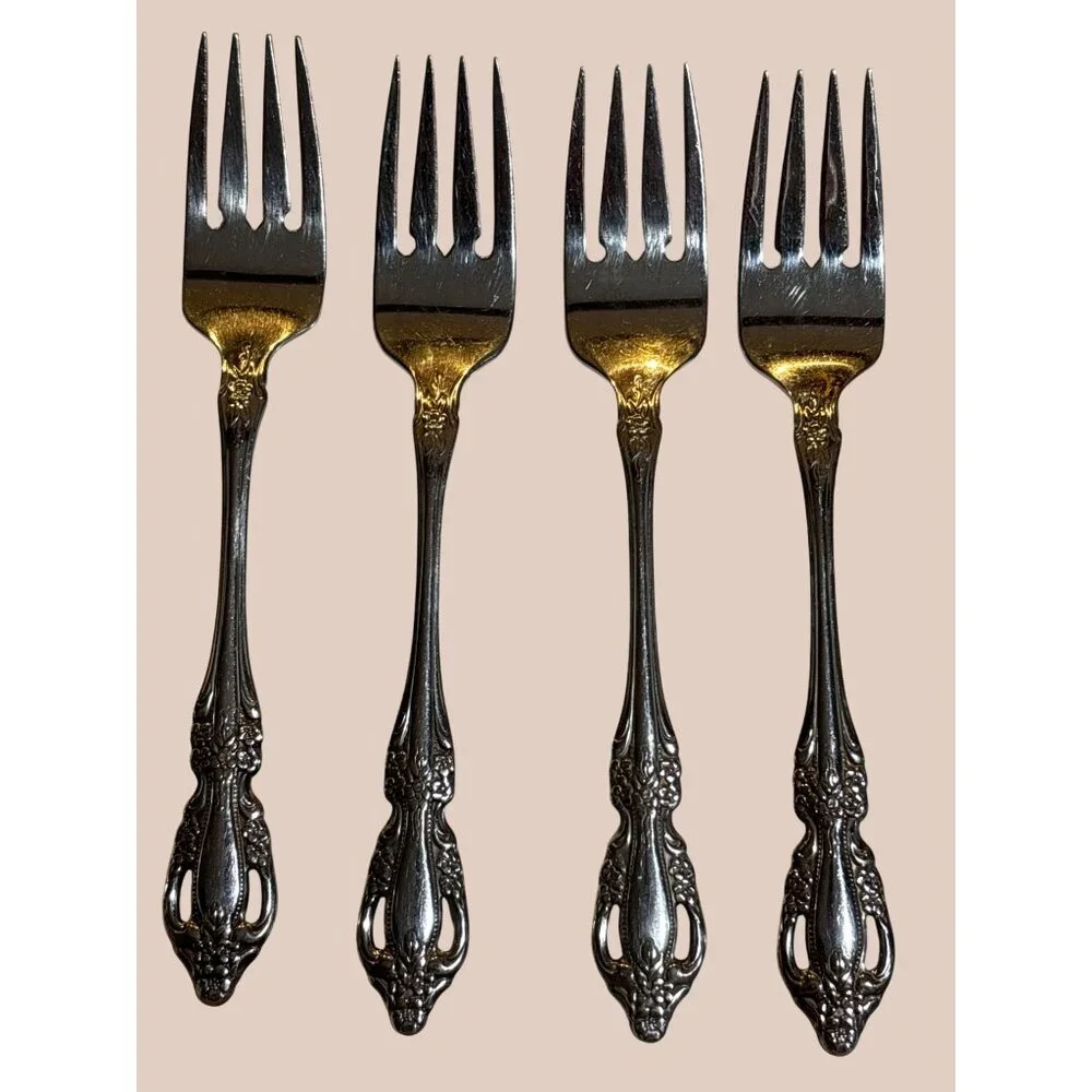 Oneida Distinction Deluxe Raphael Stainless Steel Flatware Set Of Four 5-Piece P